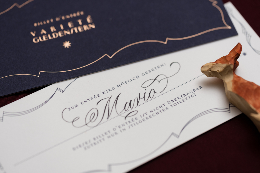 Hochwertige VIP-Einladung mit eleganter Schriftgestaltung