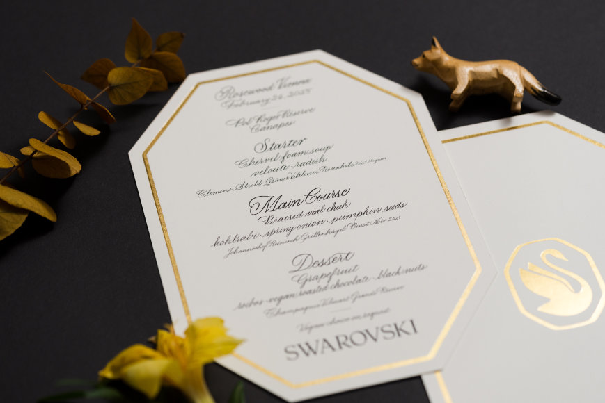 Elegante Menükarten mit handgeschriebener Kalligrafie