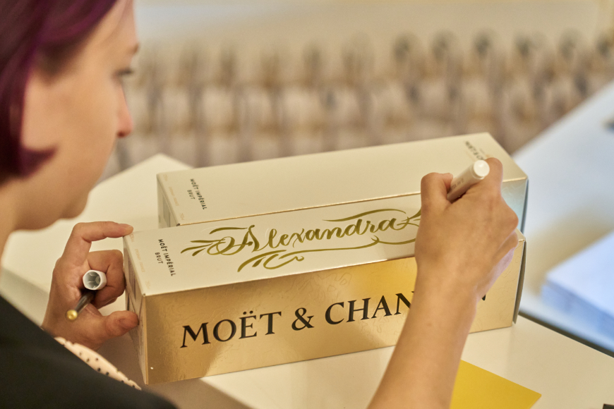 Lettering on boxes for Personalization
