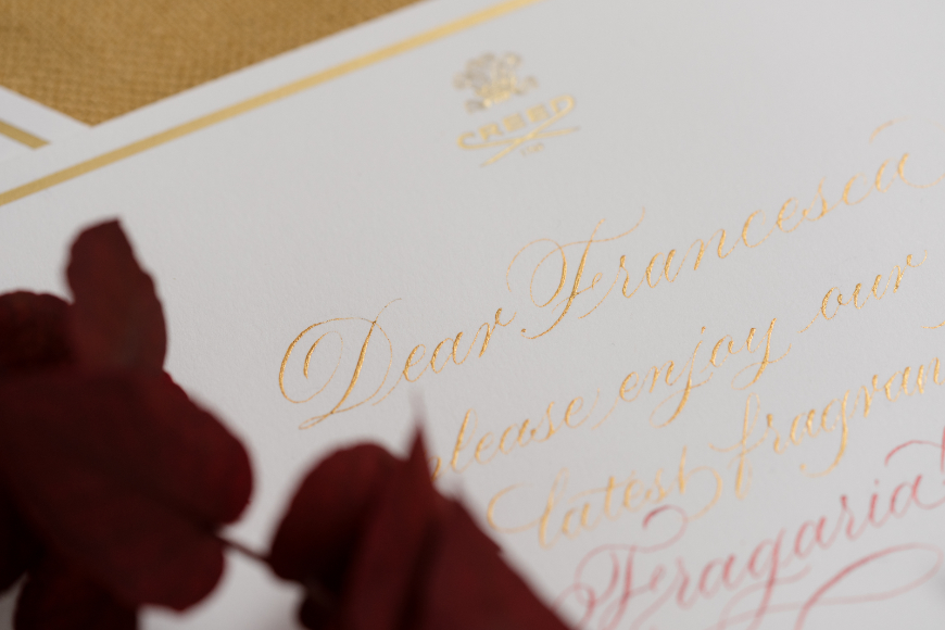 Luxuriöse Begrüßungskarte mit handgeschriebener Kalligraphie