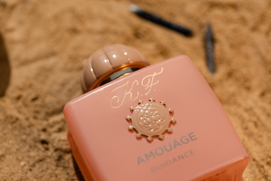 Luxusflakon mit personalisiertem Monogramm in Kalligraphie